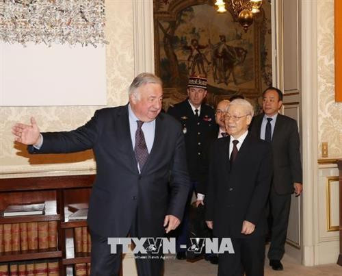 越共中央总书记阮富仲会见法国参议院议长