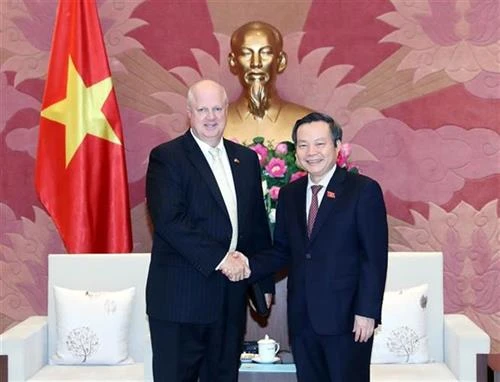 越南国会副主席冯国显：越南为外国投资商对越投资创造便利条件