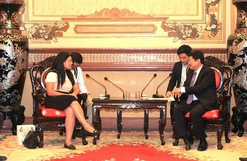 胡志明市领导会见澳大利亚政治交流理事会代表团