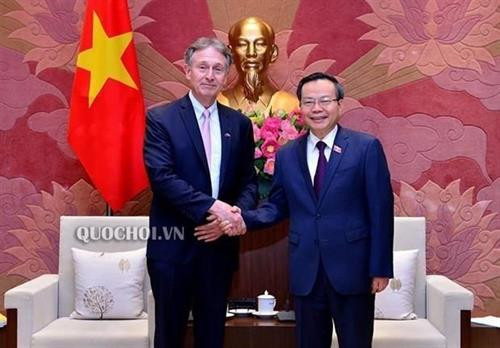越南国会副主席冯国显会见东盟-欧盟商业理事会主席