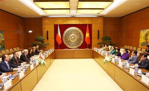 国会副主席丛氏放与捷克众议院副议长沃伊杰赫•菲利普举行会谈