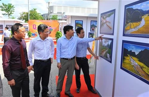越南各地遗产图片展开幕