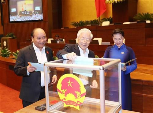 国会第六次会议对48名领导投信任票