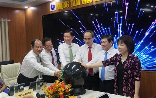 胡志明市医疗和教育两个智能指导中心正式启动运行