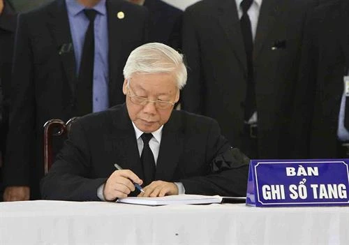 阮富仲等党和国家领导出席国家主席陈大光遗体告别仪式