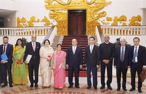 越南政府总理阮春福会见印度外交部长斯瓦拉吉