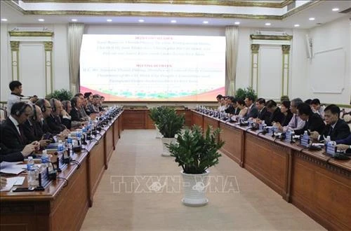 胡志明市人民委员会主席会见欧盟各国驻越大使