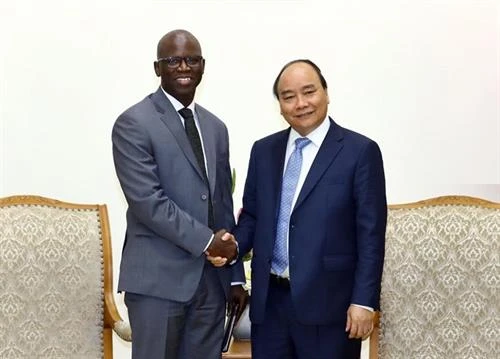 阮春福总理会见世行驻越首席代表奥斯曼·迪奥