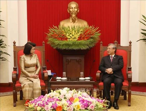 越共中央书记处常务书记陈国旺会见柬埔寨国会第二副主席宫桑达里