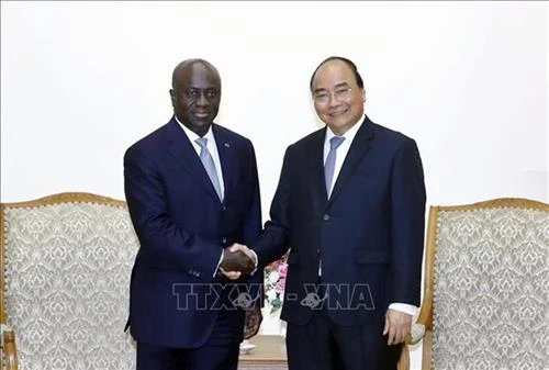 越南政府总理阮春福会见科特迪瓦外交部长马塞尔·阿蒙·塔诺