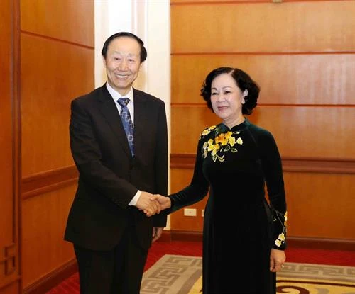 越共中央民运部部长张氏梅会见中国宋庆龄基金会主席王家瑞