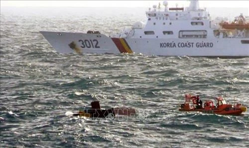 越南驻韩国大使馆代表走访慰问失踪船员家属
