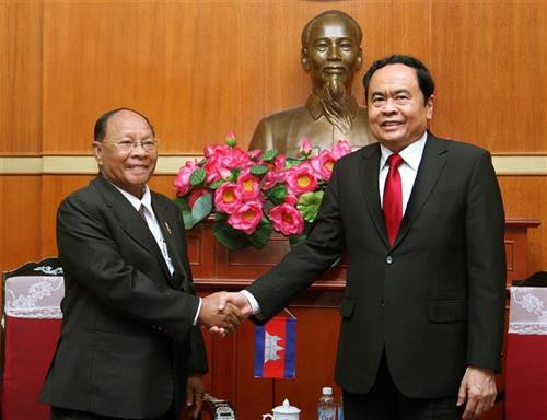进一步加强越柬传统友谊与睦邻友好关系