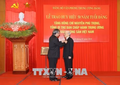 越共中央总书记阮富仲： 努力学习和践行胡伯伯榜样 无悔于越南共产党党员称号