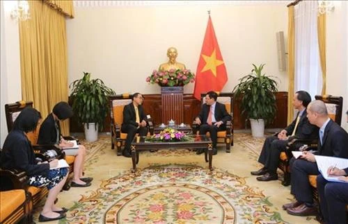 越南政府副总理兼外长范平明会见泰国新任驻越大使