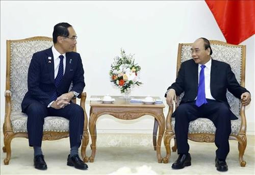 越南政府总理阮春福会见日本埼玉县知事小野元浩