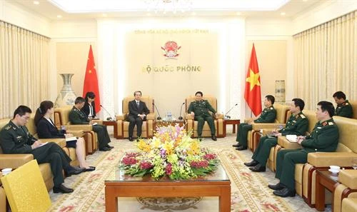 越南国防部部长吴春历大将会见中国新任驻越大使