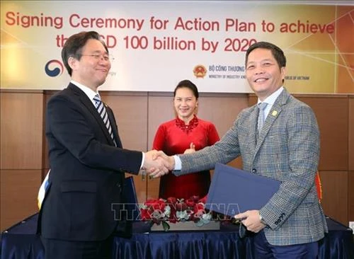 越南与韩国签署谅解备忘录 力争2020年实现双边贸易额达1000亿美元目标