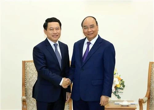 越南总理阮春福会见老挝外交部长沙伦赛