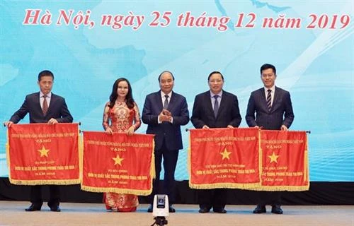 阮春福总理出席政府办公厅2019年工作总结暨2020年工作部署会议