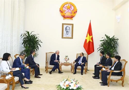 政府总理阮春福会见美国哈佛大学教授托马斯·瓦列利