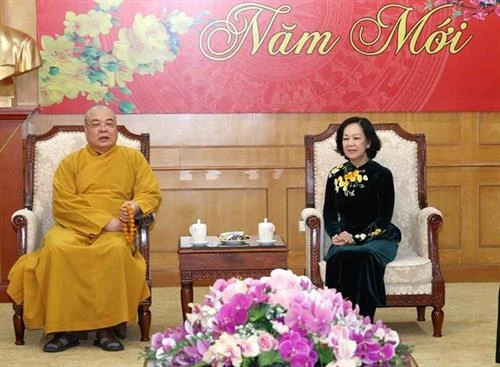 越共中央民运部长张氏梅会见越南佛教协会中央委员会代表团