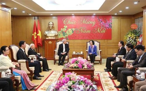 中央民运部部长张氏梅会见越南天主教团结委员会代表团