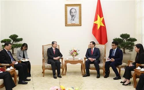 越南政府副总理王廷惠会见中国驻越大使熊波
