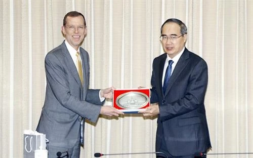 胡志明市希望同美国加强教育领域的合作