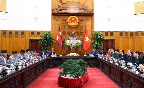越南政府总理阮春福与尼泊尔总理奥利举行会谈
