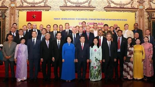 胡志明市举行国庆招待会