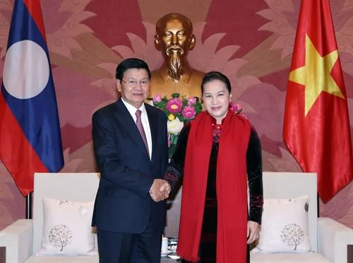 越南国会主席阮氏金银会见老挝总理通伦
