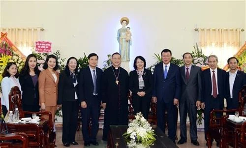 国家副主席邓氏玉盛向南定省裴珠教区致以圣诞祝福