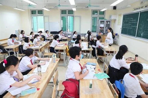 河内市今日近1900所幼儿园、小学学校迎接学生返校
