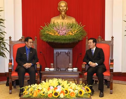 越老共同推动两国青年团合作走向深入