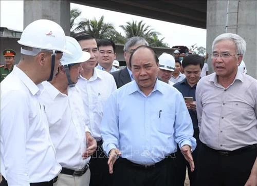 阮春福亲自对忠良—美顺高速公路施工进度进行检查