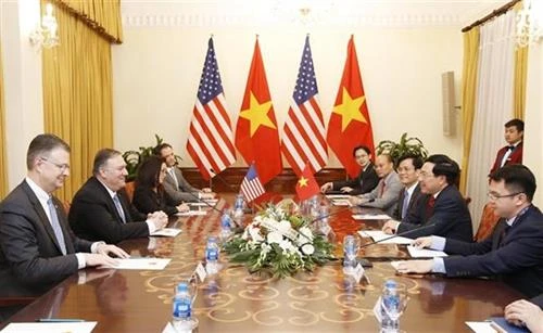 政府副总理兼外长范平明同美国外长迈克·蓬佩奥进行会谈