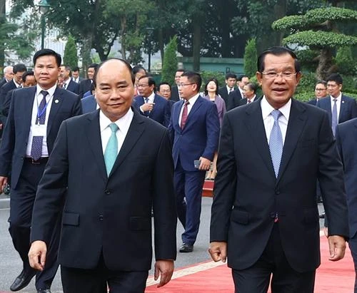 柬埔寨首相洪森圆满结束对越访问之行