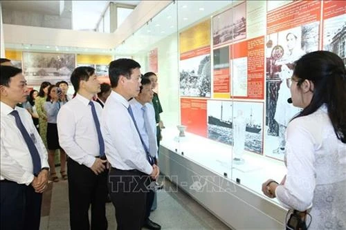 “胡志明主席——肖像素描”专题展在河内举行