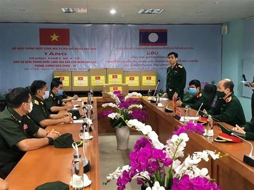 越南国防部派遣专家赴老挝援助新冠肺炎疫情防控工作