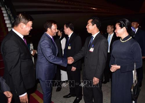 文莱达鲁萨兰国苏丹哈吉·哈桑纳尔·博尔基亚开始对越南进行国事访问