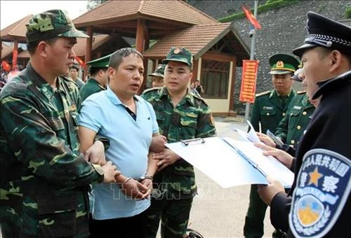 越中两国警方配合逮捕通缉犯