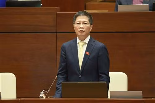 越南第十四届国会第八次会议：对越南工贸部长和内政部长进行专题询问