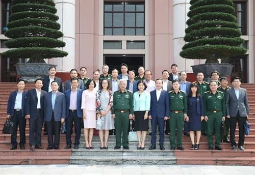 阮志咏上将会见越南驻外大使和首席代表
