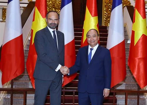 越南政府总理阮春福与法国总理爱德华·菲利普举行会谈