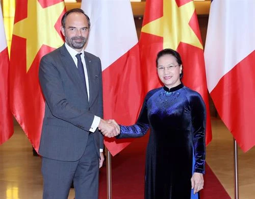 越南国会主席阮氏金银会见法国总理爱德华•菲利普