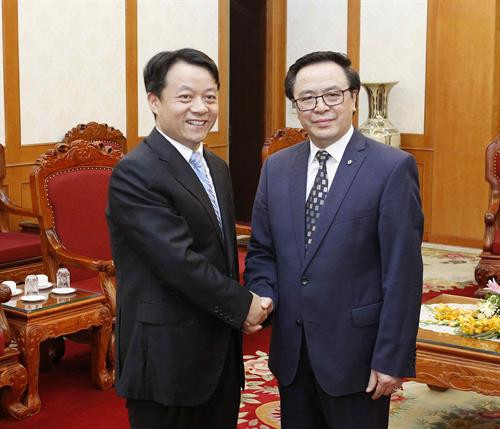 越共中央对外部部长黄平君会见中国共青团代表团