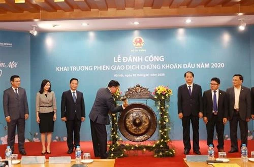 越南证券交易所举行2020年开市敲锣仪式