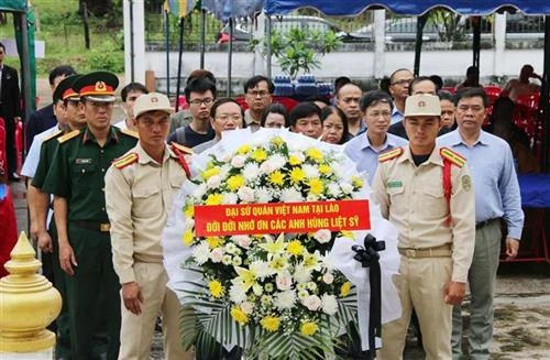 越南伤残军人和烈士日72周年纪念活动在老挝举行