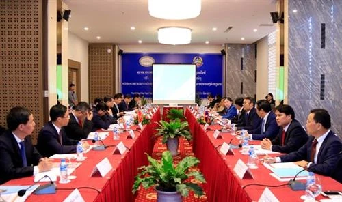  越南国家银行与老挝中央银行加强合作